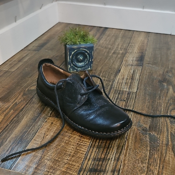 b.o.c Women's Black Leather Lace Up Casual Oxfords - Picture 12 of 12